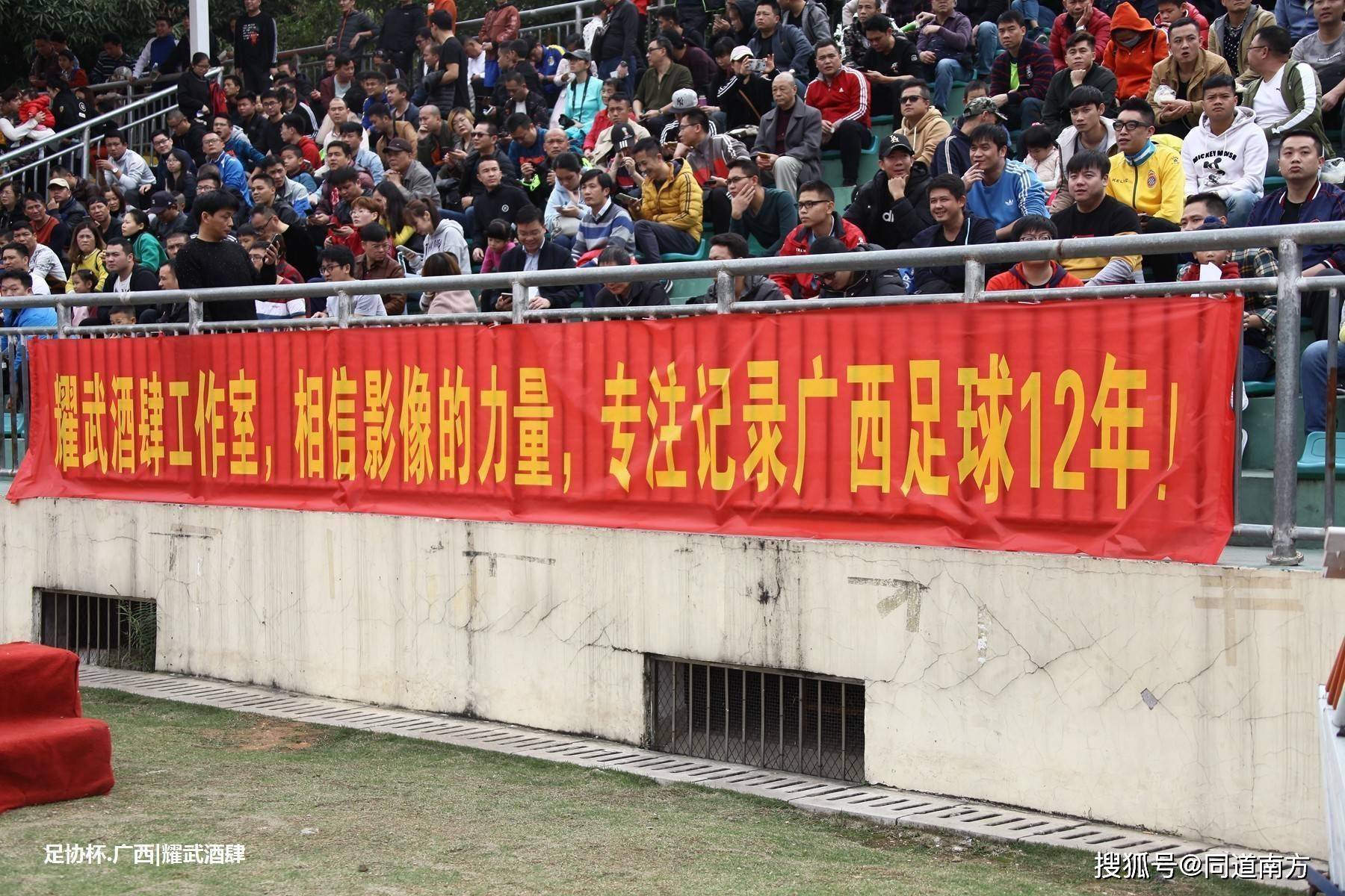 包含车马雄心，马拉加主场:完胜希洪竞技，领跑积分榜的词条