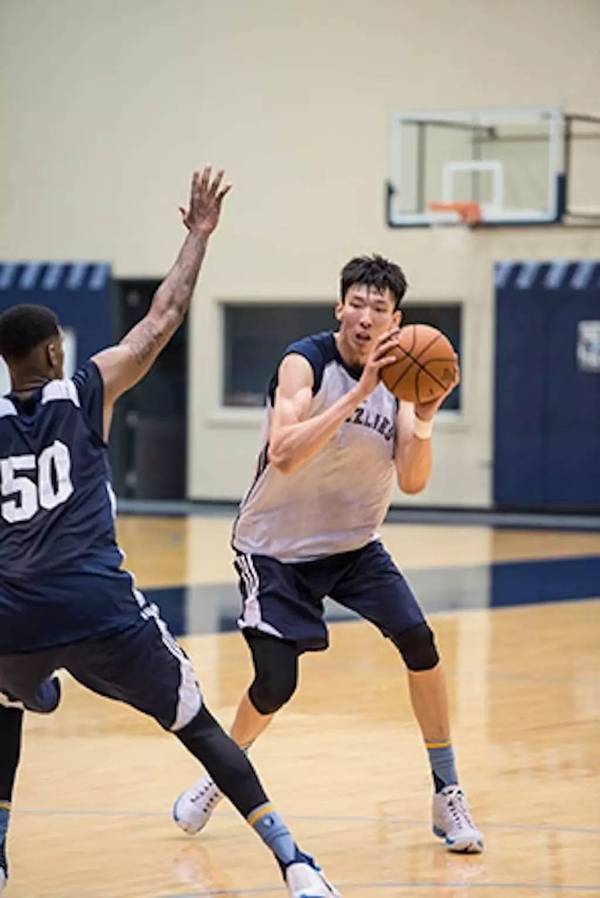 灰熊碾压魔术,周琦刷新纪录 灰熊碾压魔术,周琦刷新纪录